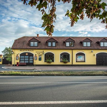 Penzion Zlate Slunce Hotel Chocenice Exterior foto