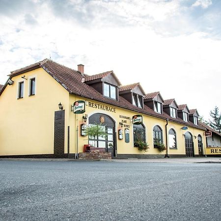 Penzion Zlate Slunce Chocenice Exterior foto